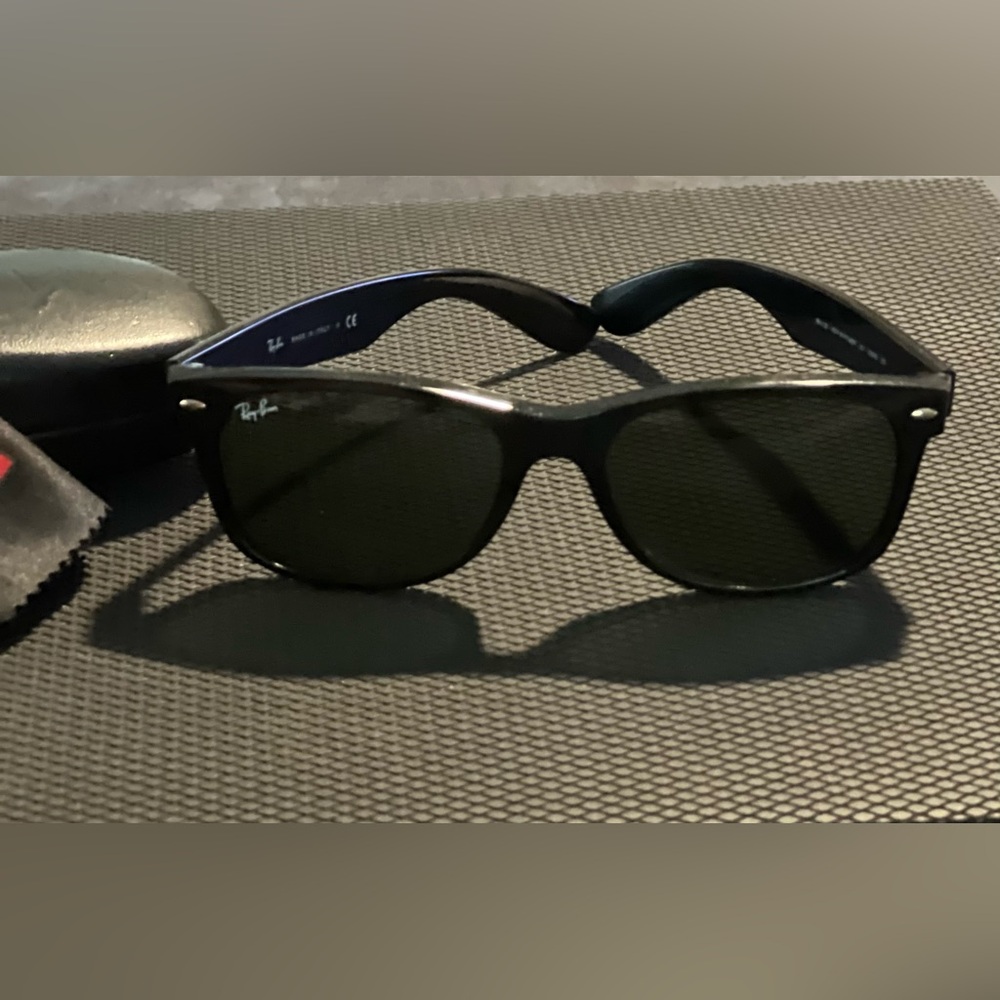 Ray-Ban New Wayfarer Classic Sunglasses